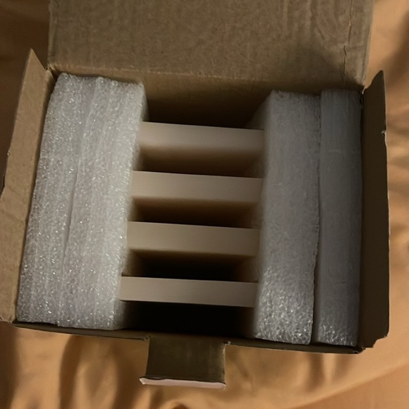 Ririku Resin Coasters new in box cream‎ with white marbling effect. Marked. - Picture 4 of 5